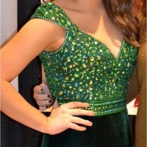 Size 8 Jonathan Kayne dress. Emerald green. Worn twice!